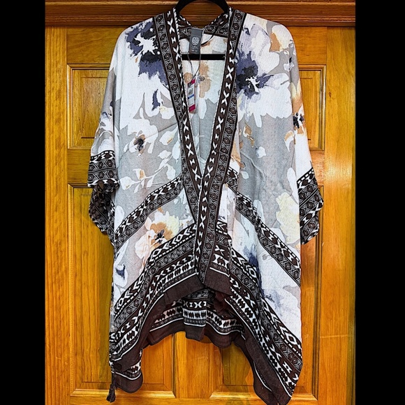 Women’s Wrap / Coverup Vince Camuto ONE SIZE - BRAND NEW - 100% Rayon - Picture 4 of 9